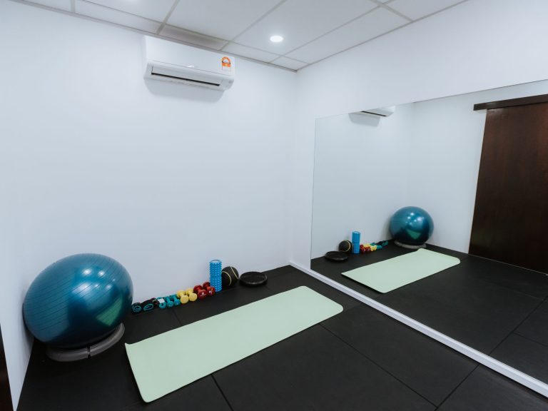 The rehab room at Welo Taman Wahyu with exercise balls and mirrors