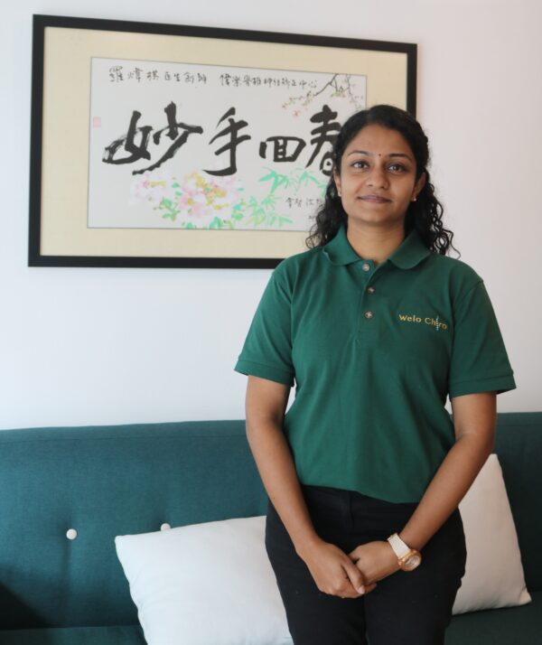 A Welo Chiropractic practitioner at the Damansara Jaya branch